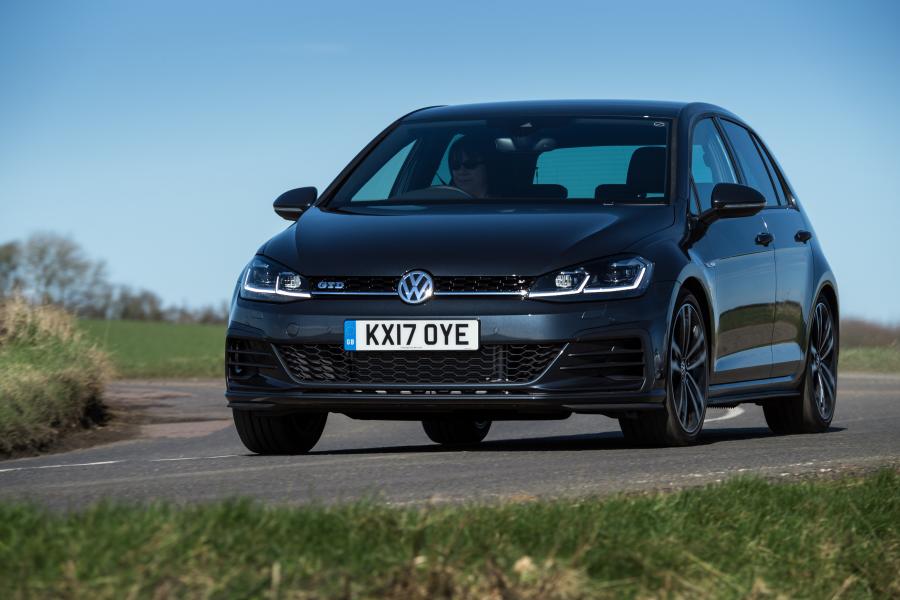  Volkswagen Golf GTD 5-Door 2017 года  (UK) (фото 12 из 30)